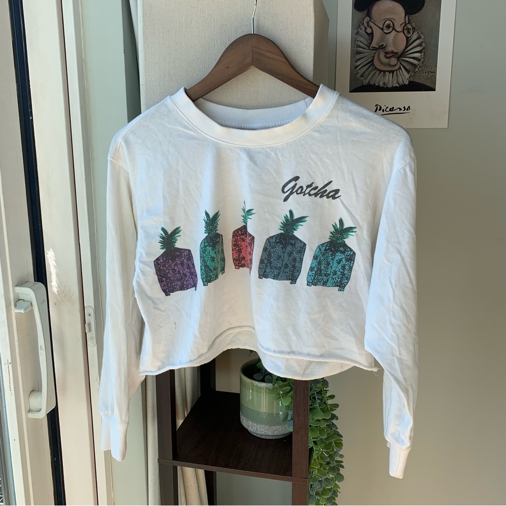 UO Gotcha Retro Cropped Long Sleeve with Pineapple Graphics Women's Small